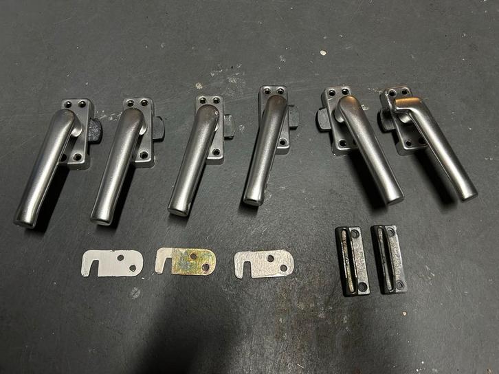 Raamuitzetters en Sluitkommen - Diverse AXA, Doe-het-zelf en Verbouw, Hang- en Sluitwerk, Gebruikt, Schuif of Grendel, IJzer, Ophalen of Verzenden