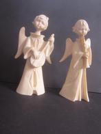 kerst TWEE STENEN BEELDEN VAN ENGELEN  z.g.a.n. putti, Diversen, Kerst, Ophalen of Verzenden, Zo goed als nieuw