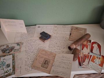 Lot Franse prentjes, stempels, oude id kaarten, documenten   beschikbaar voor biedingen