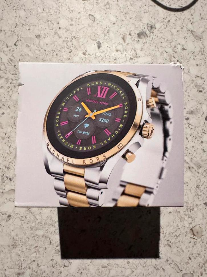 Michael Kors Smartwatch - Stijlvol en Functioneel, Sieraden, Tassen en Uiterlijk, Smartwatches, Zo goed als nieuw, iOS, Zilver