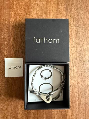Fathom armband beschikbaar voor biedingen