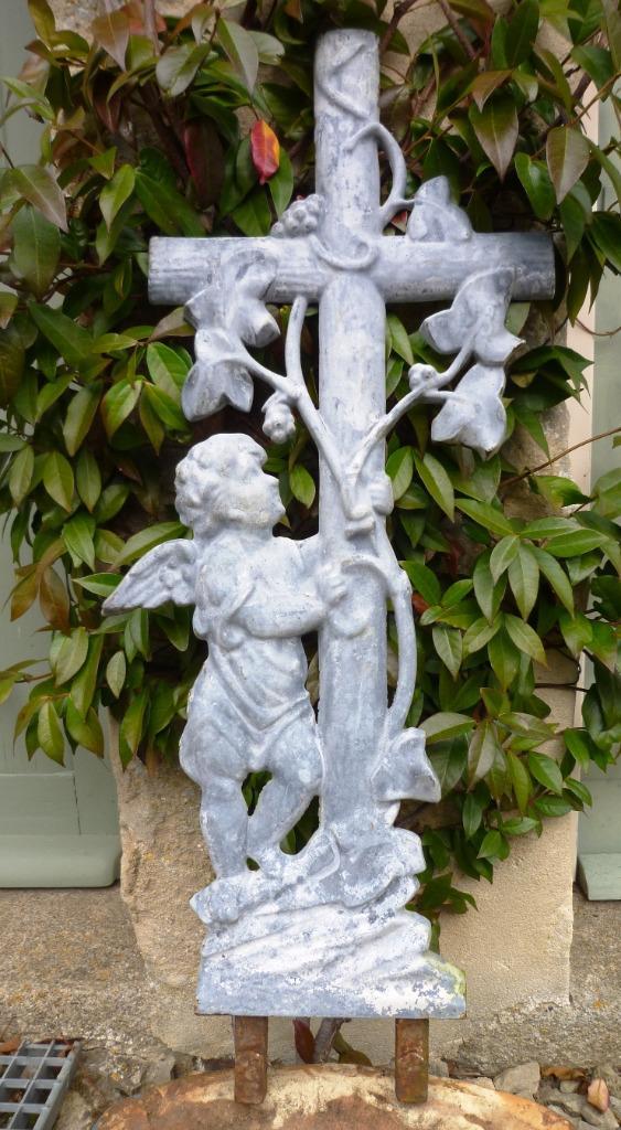 Klein gietijzeren geëmailleerd kruis ca 1900 ., Antiek en Kunst, Antiek | Religie, Ophalen