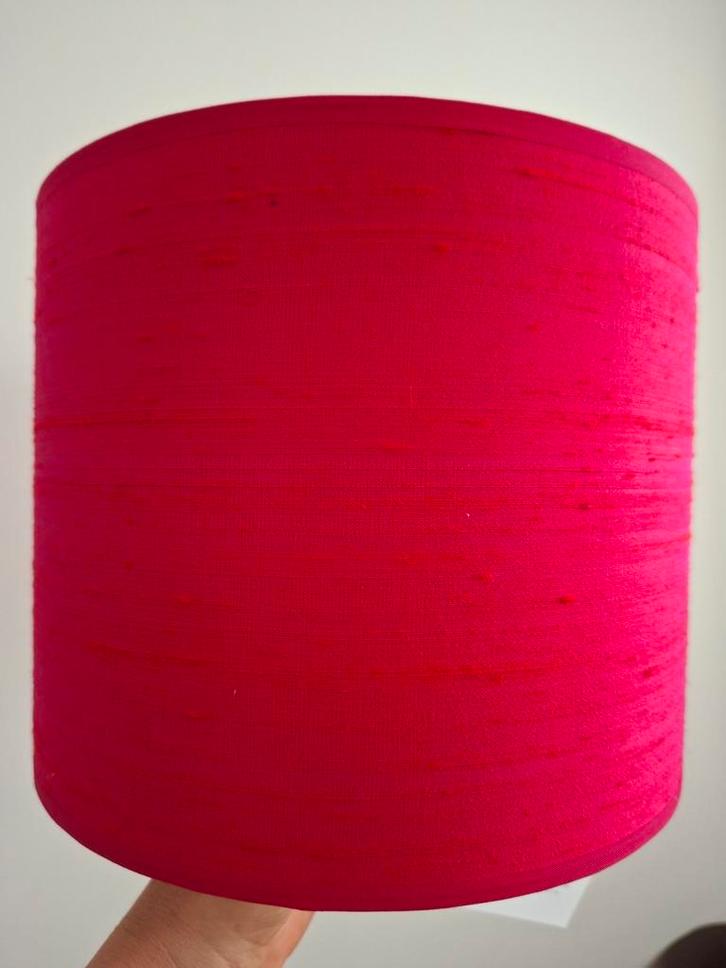 Handgemaakte lampenkap ruwe zijde fuchsia 25 cm, Huis en Inrichting, Lampen | Lampenkappen, Zo goed als nieuw, Minder dan 25 cm