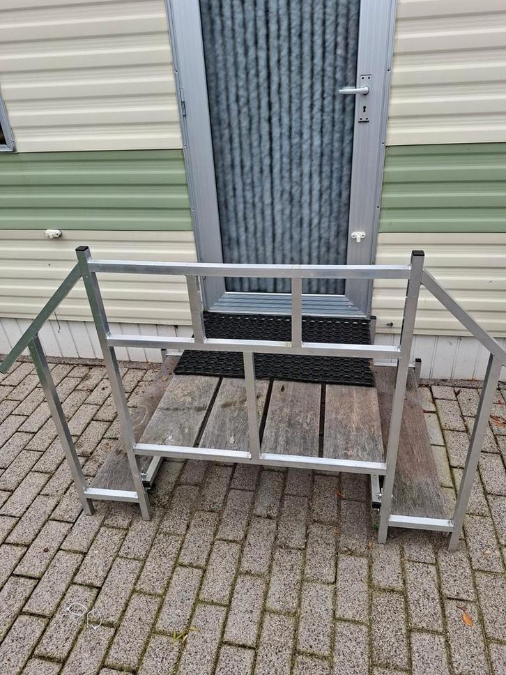 Alluminium opstap / bordes, Hobby en Vrije tijd, Overige Hobby en Vrije tijd, Zo goed als nieuw, Ophalen of Verzenden