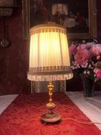 Tafellamp met cupido beeldje messing, antiek lampenkap crème