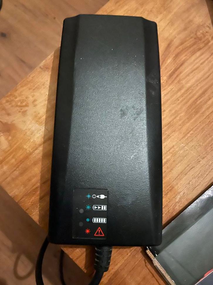 Nieuwe E-bike Accu + Lader gazelle zilver, Fietsen en Brommers, Fietsaccessoires | Fietsaccu's, Nieuw, Ophalen of Verzenden