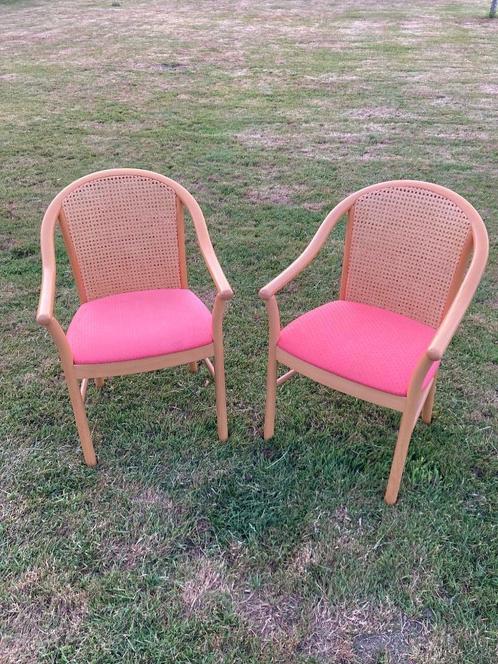 2 eetkamerstoelen rotan rug, Huis en Inrichting, Stoelen, Gebruikt, Twee, Hout, Riet of Rotan, Stof, Overige kleuren, Ophalen