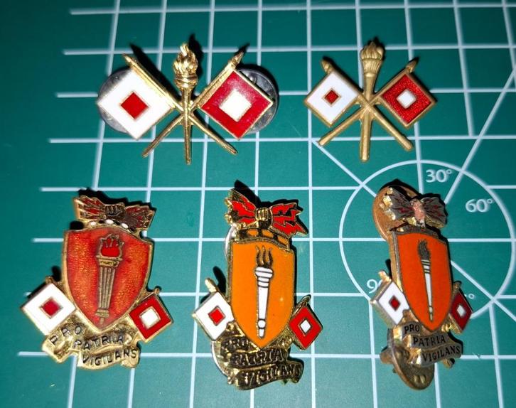 WWII - US - Signal Corps Insignia Set, Verzamelen, Militaria | Tweede Wereldoorlog, Landmacht, Embleem of Badge, Amerika, Verzenden