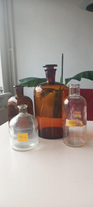 Vintage apothekers/laboratorium flessen beschikbaar voor biedingen