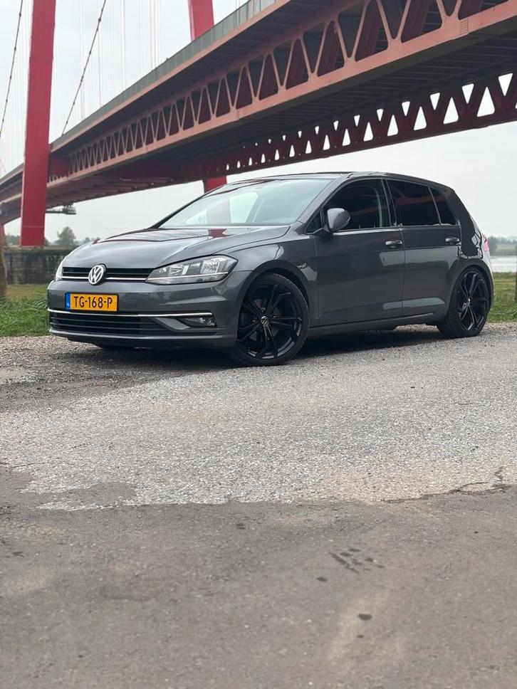 Volkswagen Golf 1.4 TSI 125pk sound edition5D DSG 2017 Grijs, Auto's, Volkswagen, Particulier, Golf, Achteruitrijcamera, Adaptive Cruise Control