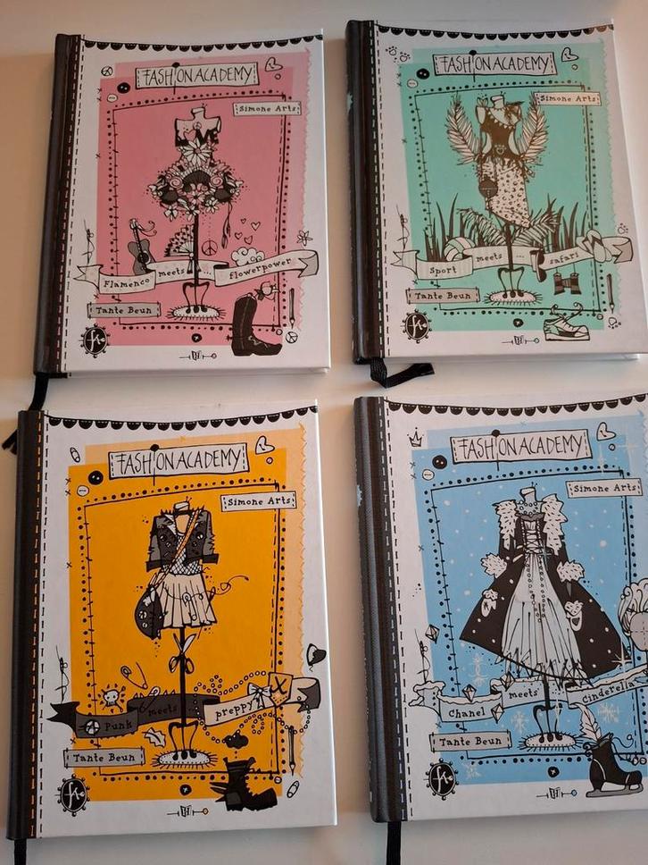 Simone Arts - Fashion Academy deel 1t/m 4, Boeken, Kinderboeken | Jeugd | 10 tot 12 jaar, Zo goed als nieuw, Ophalen of Verzenden
