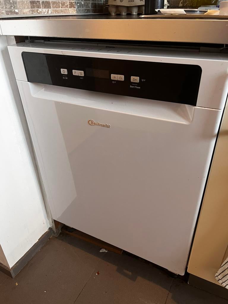 Bauknecht Semi-Inbouw Vaatwasser (60cm, werkend), Witgoed en Apparatuur, Vaatwasmachines, Ophalen, Zo goed als nieuw, Inbouw, Minder dan 85 cm