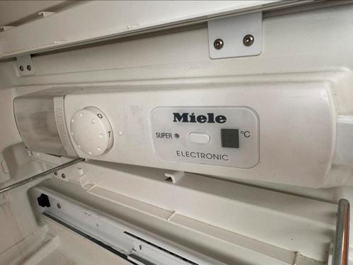 Compleet keukenblok met Miele koelkast, Huis en Inrichting, Keuken | Complete keukens, Zo goed als nieuw, Wit, Ophalen