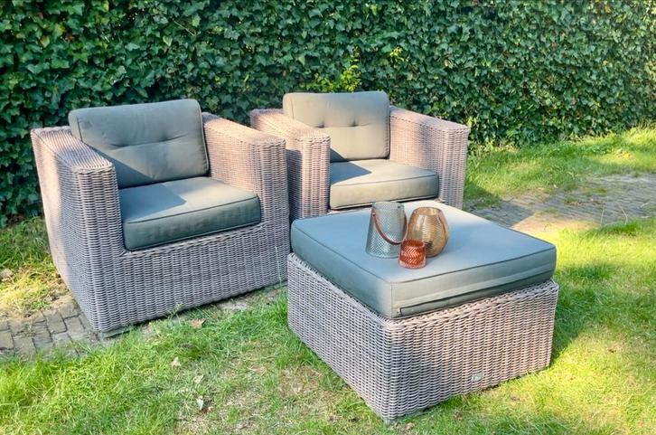 Mooie loungeset - 2 stoelen en hocker, Tuin en Terras, Tuinsets en Loungesets, Gebruikt, Loungeset, Wicker, 2 zitplaatsen, Stoel