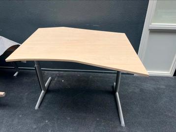 Bureau in hoogte verstelbaar 120cm beschikbaar voor biedingen