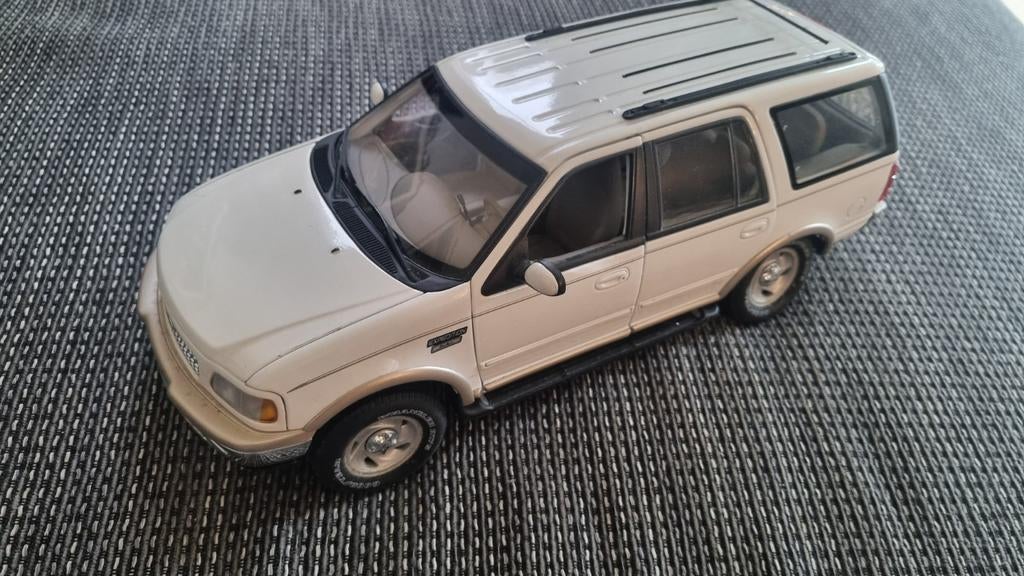 Schade modellen 1:18 tegen elk aannemelijk bod, Ophalen of Verzenden, Gebruikt, Auto