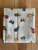 Lap stof ecru met gekleurde ballonnen en strikjes, Hobby en Vrije tijd, Stoffen en Lappen, Overige kleuren, 120 cm of meer, Nieuw