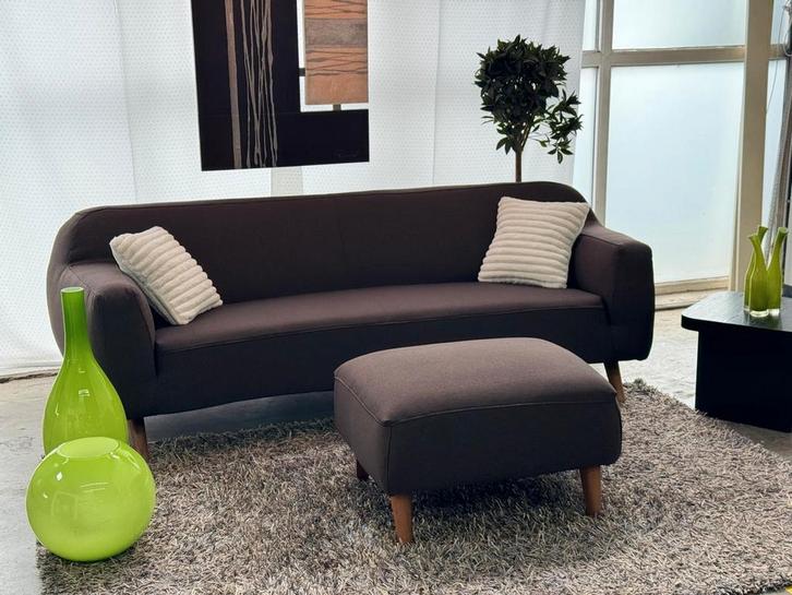 Uitverkoop!  Montèl ovale 3-zitsbank in bruin met poef, Huis en Inrichting, Banken | Bankstellen, Zo goed als nieuw, Vierpersoons of meer