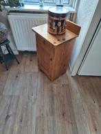 Vintage oud grenen nachtkastje met originele beslag, Huis en Inrichting, Slaapkamer | Nachtkastjes, Ophalen, Gebruikt, 45 tot 65 cm
