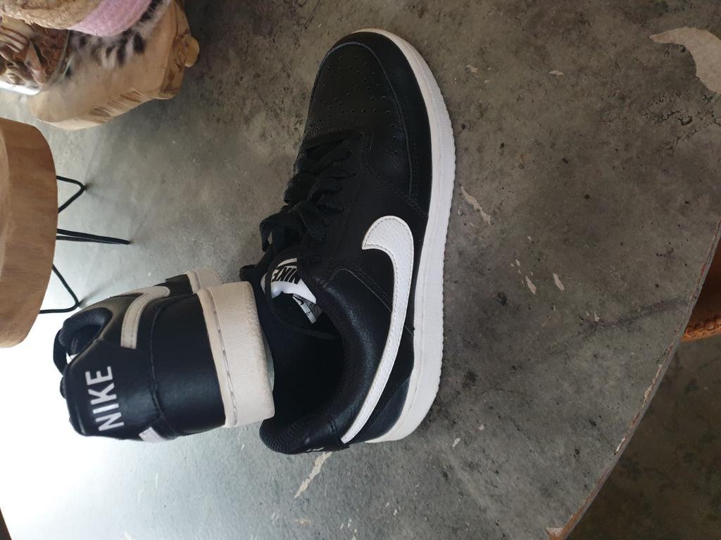 Nike sneakers mt 38, Sport en Fitness, Snowboarden, Ophalen of Verzenden, Zo goed als nieuw, Schoenen