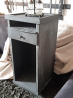 Klein (nacht)kastje ,uitschuifbaar blad ,oldlook,,landelijk, Ophalen of Verzenden