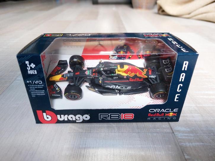 Red Bull Racing RB18 #1 Max Verstappen F1 Bburago 1:43 NIEUW, Hobby en Vrije tijd, Modelauto's | 1:43, Nieuw, Auto, Overige merken