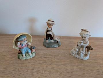 Drie schattige vintage beeldjes.  beschikbaar voor biedingen