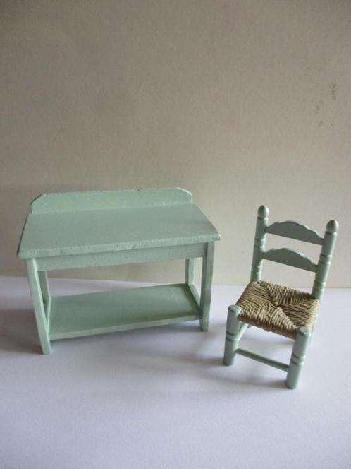 poppenhuis tafeltje met stoeltje, Verzamelen, Poppenhuizen en Toebehoren, Zo goed als nieuw, Decoratie, Ophalen of Verzenden