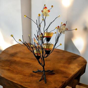 Een decoratieve boomkaarshouder. beschikbaar voor biedingen
