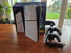 PS5 Digital 1TB + 2 Controllers + Oplaadstation, Spelcomputers en Games, Spelcomputers | Sony PlayStation 5, Ophalen of Verzenden