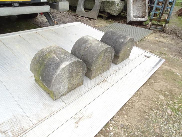 3 arduinen paalmutsen paalkop voor op pilaar poort, Antiek en Kunst, Curiosa en Brocante, Ophalen