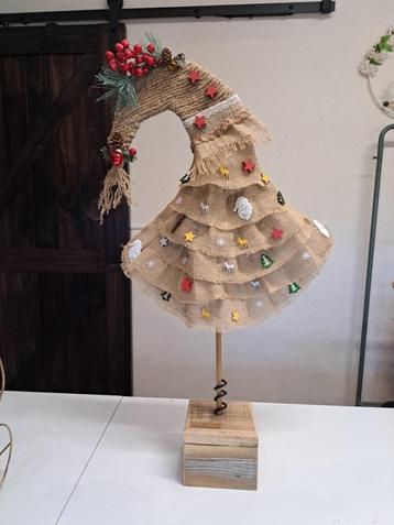 Kerst Deco eigen Creatie Jurk met Puntmuts Uniek Handwerk beschikbaar voor biedingen