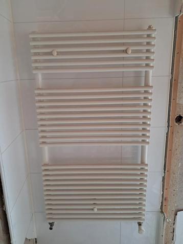 Design radiator 64 cm breed en 122 cm hoog beschikbaar voor biedingen