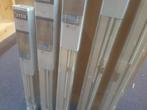 Partij van ruim 560 stuks Houten jalouzieen., Huis en Inrichting, Stoffering | Gordijnen en Lamellen, Ophalen, Nieuw, Crème, Minder dan 100 cm