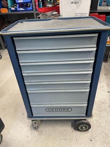 Gedore gevulde gereedschapskar met Metabo slijptol en boor beschikbaar voor biedingen