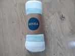 Nivea Handdoek - Nieuw!, Huis en Inrichting, Badkamer | Badtextiel en Accessoires, Ophalen of Verzenden, Nieuw, Blauw, Handdoek