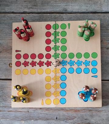 Houten Ganzenbord met Dierfiguren beschikbaar voor biedingen
