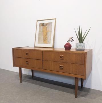  Scandinavisch vintage sideboard beschikbaar voor biedingen