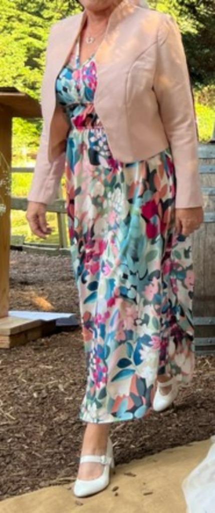 Midi jurk met bijpassend Bolero jasje, Kleding | Dames, Jurken, Zo goed als nieuw, Maat 38/40 (M), Overige kleuren, Onder de knie