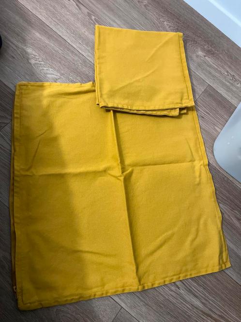 2 Okergele Kussenhoesjes 50x50 cm, Huis en Inrichting, Woonaccessoires | Kussens, Gebruikt, Geel, Vierkant, Ophalen of Verzenden