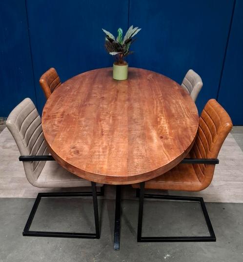 Eettafel mangohout ovaal met metalen poot 80 x 215 x 110 cm, Huis en Inrichting, Complete eetkamers, Gebruikt, Ophalen