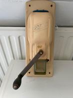 gietijzeren koffiemolen, Ophalen