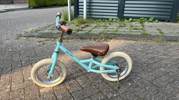 Mooie Retro Loopfiets – geschikt voor 2-4 jaar beschikbaar voor biedingen