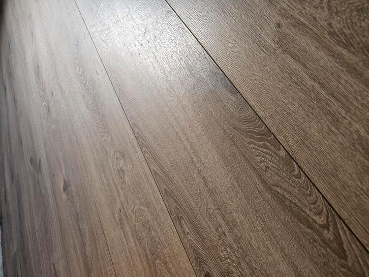 Bruine Laminaatvloer 25 m2 excl. plinten, Huis en Inrichting, Stoffering | Vloerbedekking, Zo goed als nieuw, Laminaat, Bruin