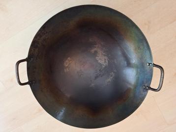 Grote stalen wok beschikbaar voor biedingen