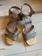 Sandalen met hak menbur 40, Menbur, Sandalen of Muiltjes, Ophalen of Verzenden, Zo goed als nieuw