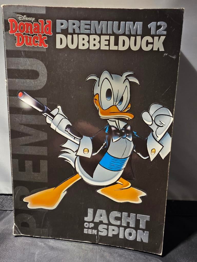 Donald Duck Premium 12 Dubbelduck - Jacht op een Spion, Verzamelen, Transformers, Gebruikt, Overige generaties, Overige rassen