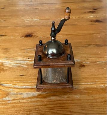 Houten Pepermolen - Vintage Stijl beschikbaar voor biedingen