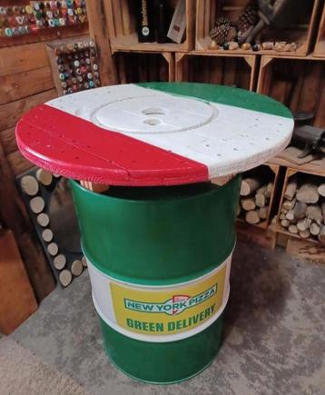Sta-tafel New York pizza beschikbaar voor biedingen