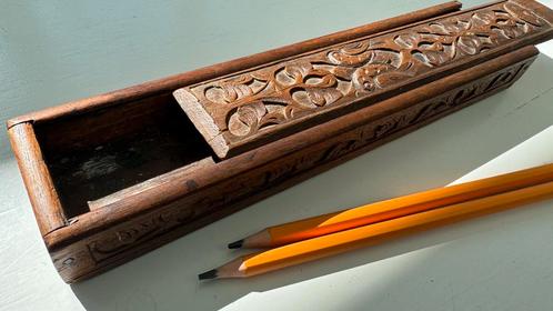 Vintage houten pennendoos – met houtsnijwerk, Diversen, Bureau-accessoires, Gebruikt, Ophalen of Verzenden
